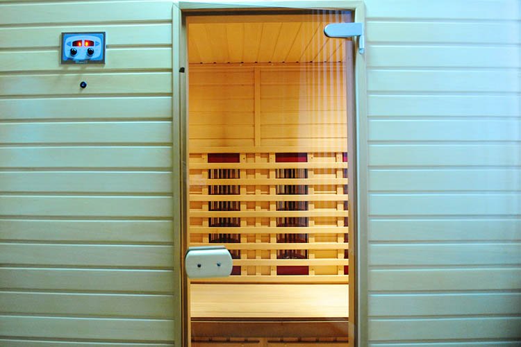 The infrared sauna to improve the health and beauty