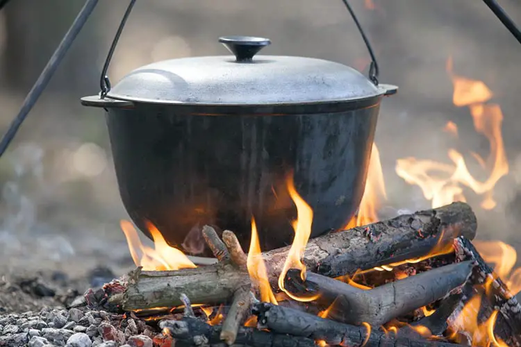 Cooking on campfire